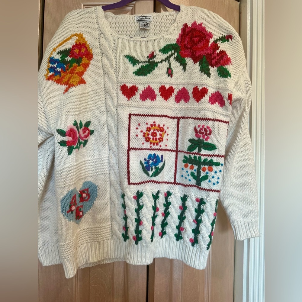 Super Cute Vintage Floral Sweater 🩷